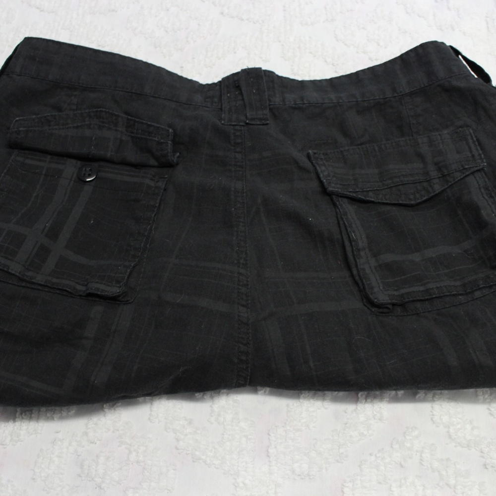 Champs Sports Men's Black & Gray Cargo Shorts - Picture 4 of 5